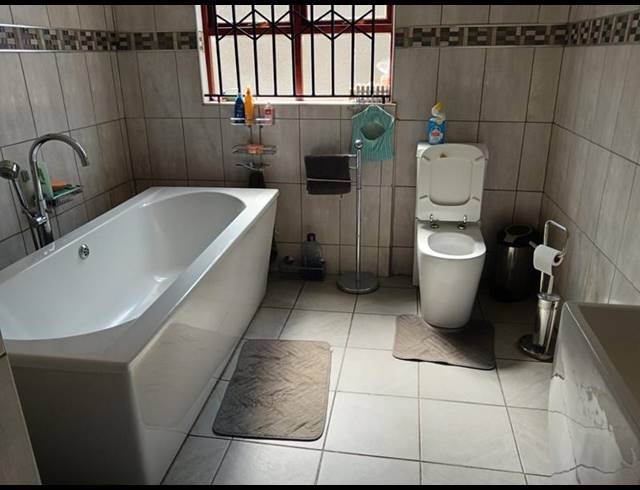 3 BEDROOM HOUSE FOR SALE IN ORLANDO WEST